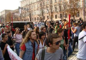 Студенты на Михайловской площади в Киеве.